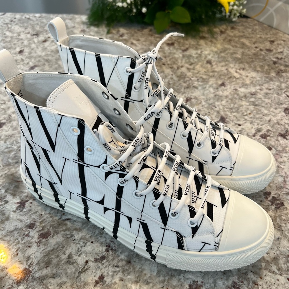 valentino garavani vltn hightop sneakers.